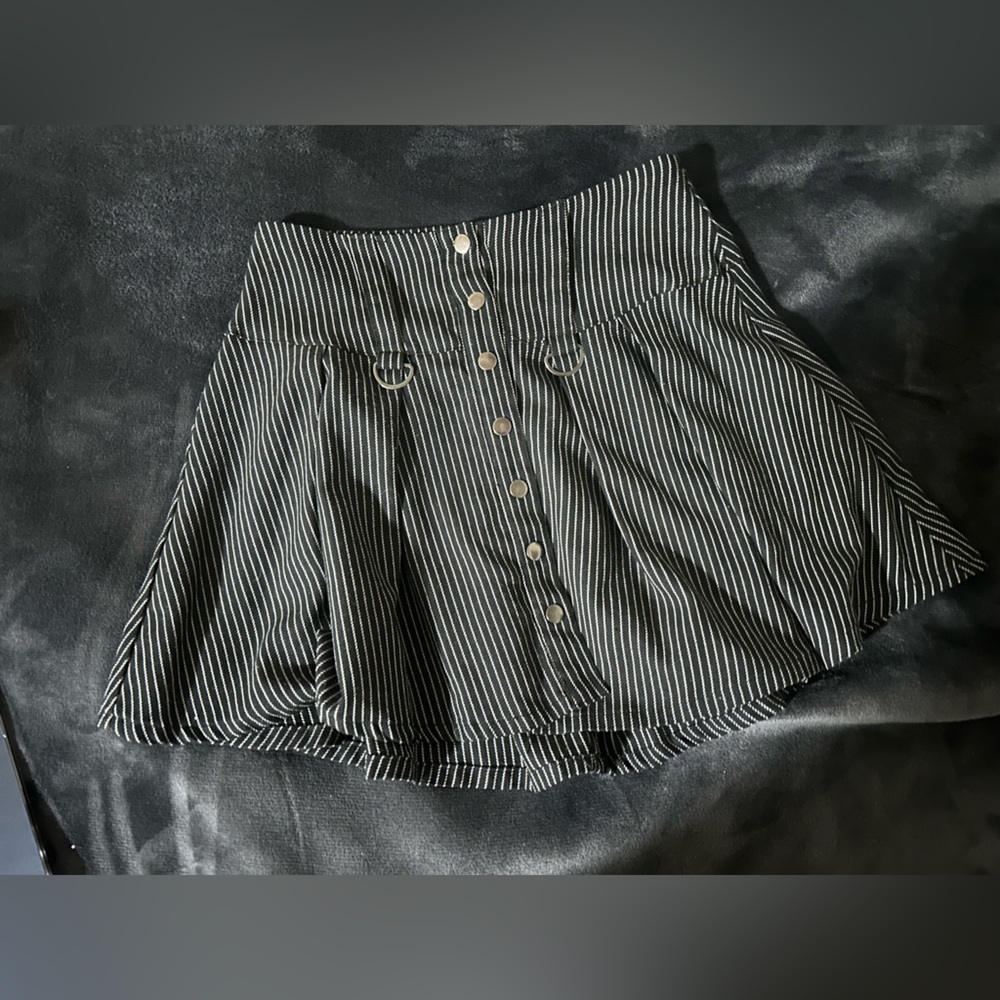 Hot Topic Vertical White Strips Skirt